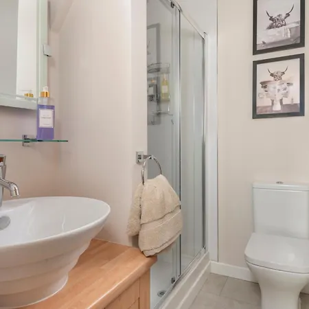 Spacious 4-bed Families & Professionals Penrith