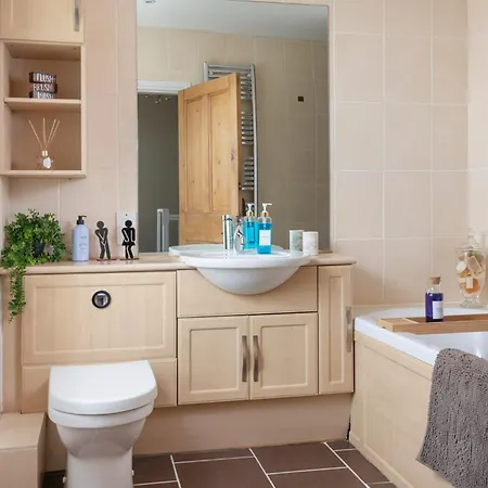 Spacious 4-bed Families & Professionals * Penrith