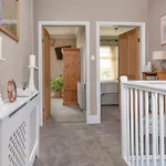 4-bed House Sleeps 8 Groups & Work
