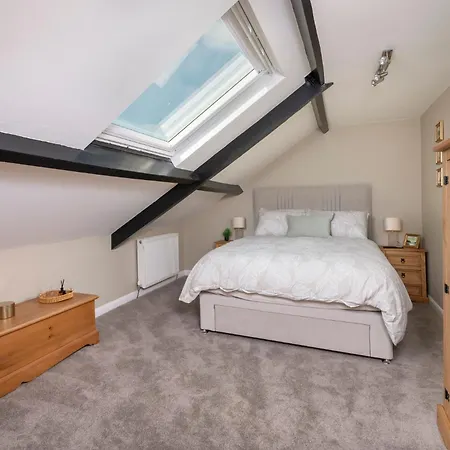 4-bed House Sleeps 8 Groups & Work Nyaraló