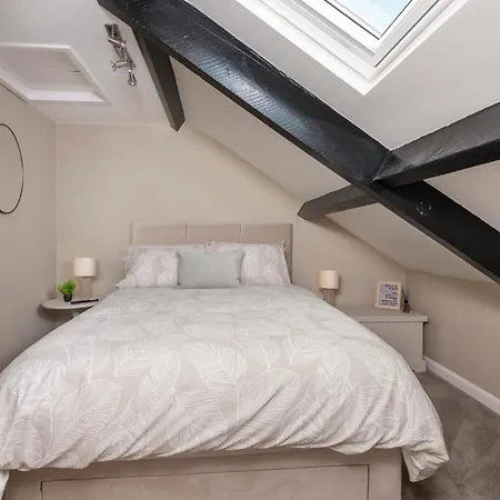 4-bed House Sleeps 8 Groups & Work Nyaraló