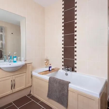 4-bed House Sleeps 8 Groups & Work 別荘 *