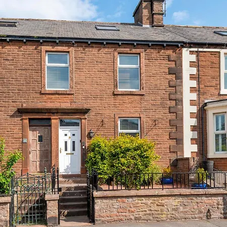 4-bed House Sleeps 8 Groups & Work Nyaraló Penrith