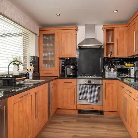 4-bed House Sleeps 8 Groups & Work Nyaraló